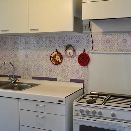 Two Bedrooms Style Apartment *